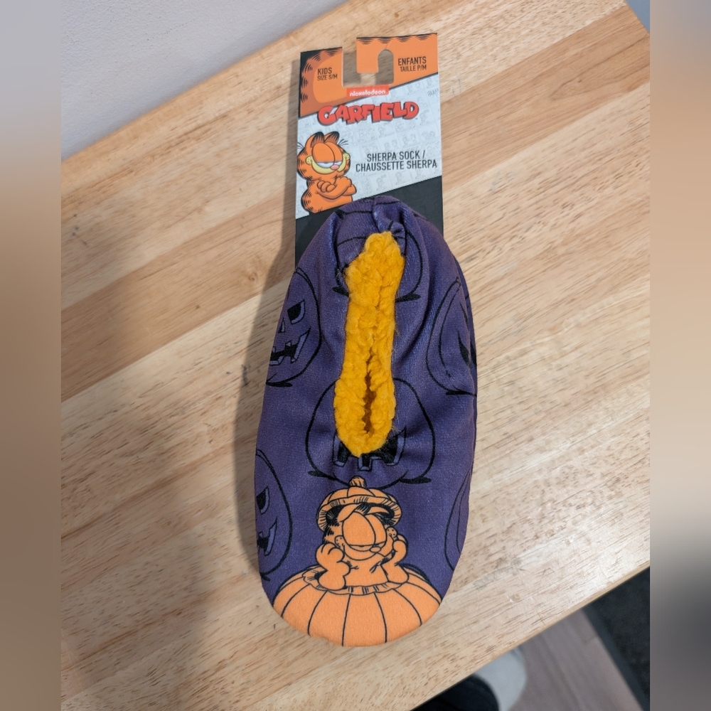 Kids Sherpa Sock Garfield Size S/M Brand New with tag from Mad Engine